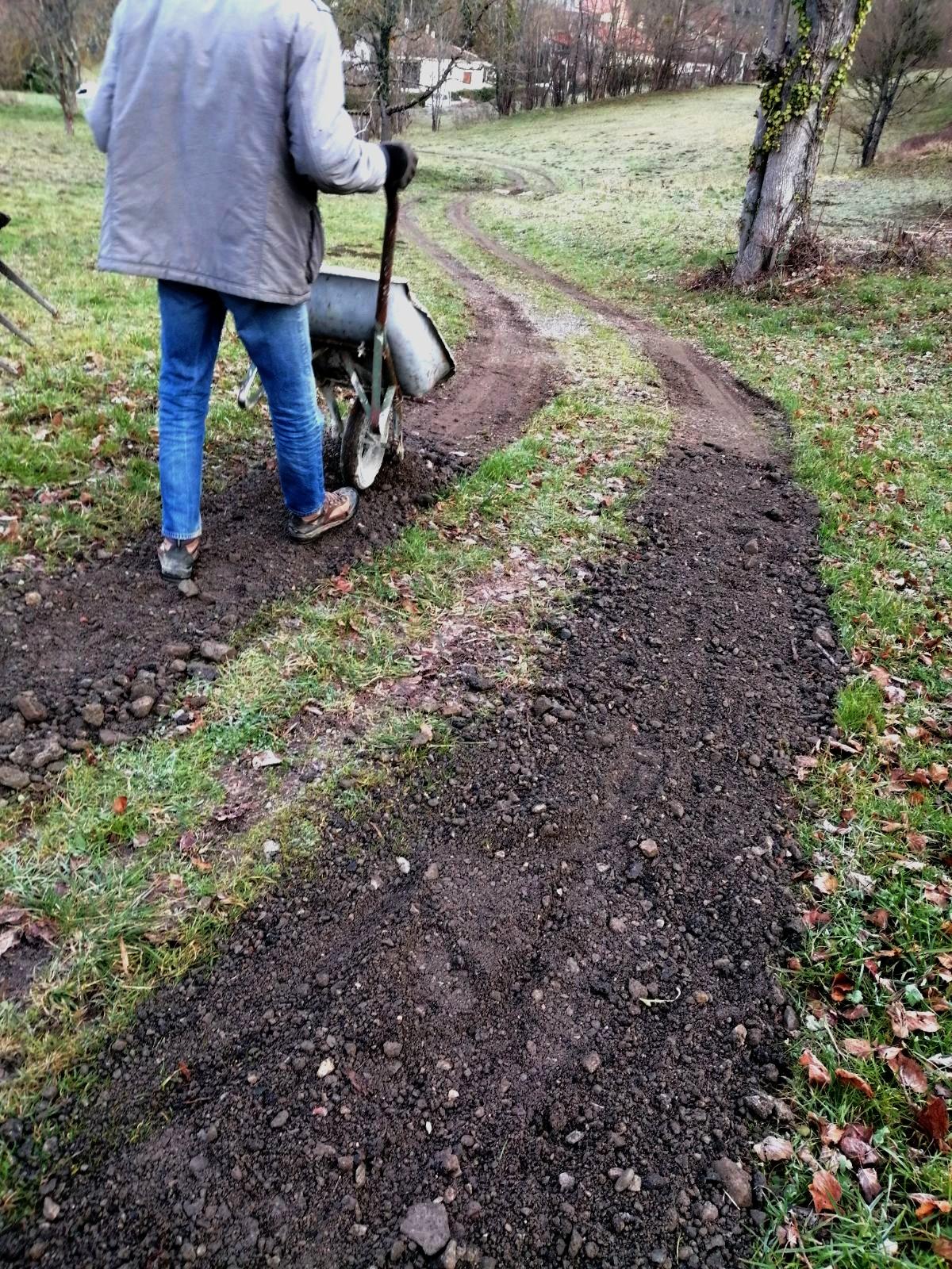 Nivellement du bord du chemin